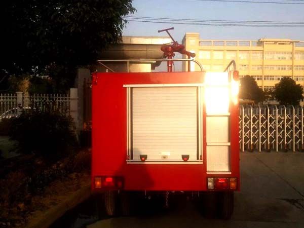 福田小型2吨消防洒水车