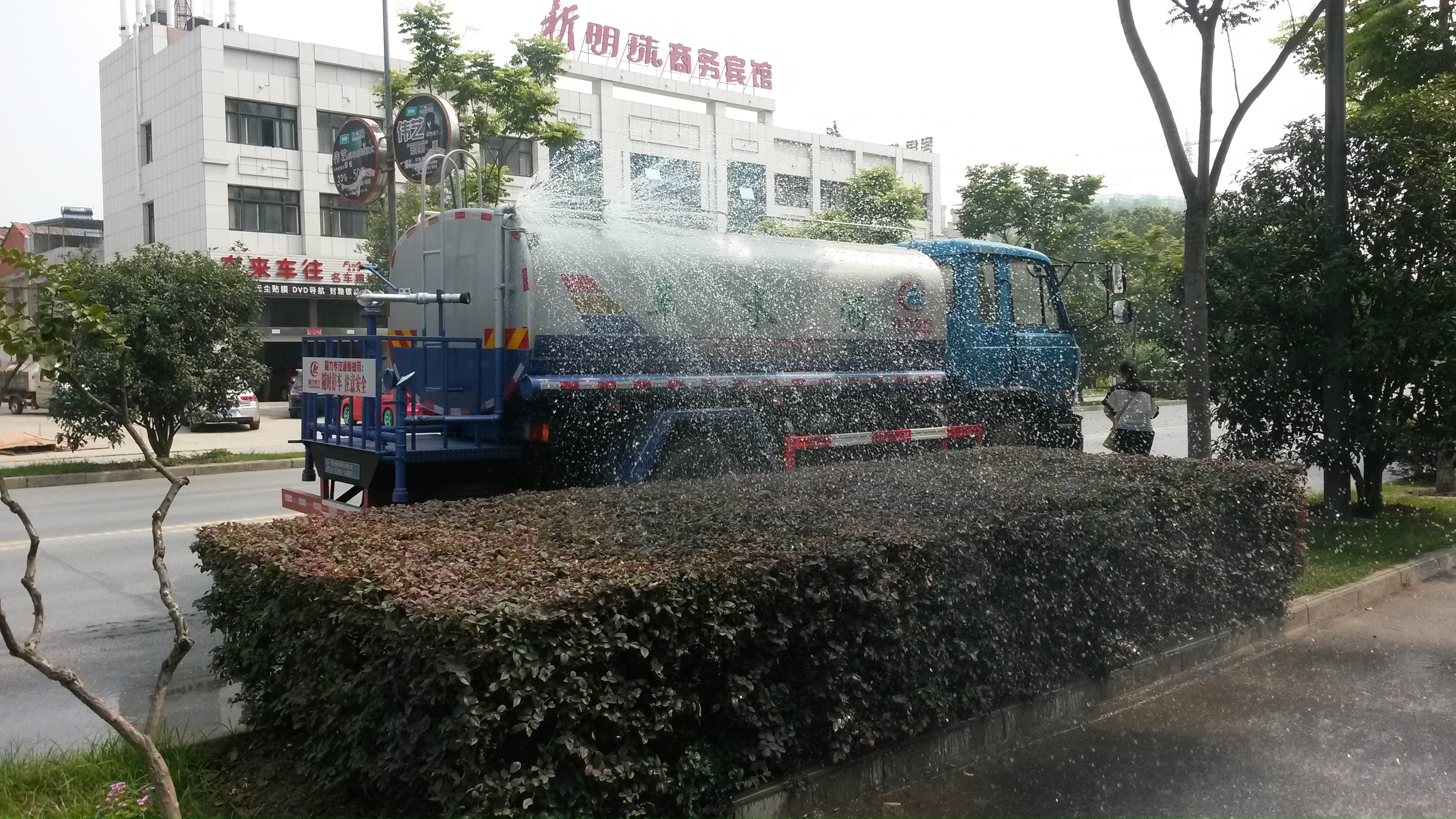 厂区12-15吨洒水车