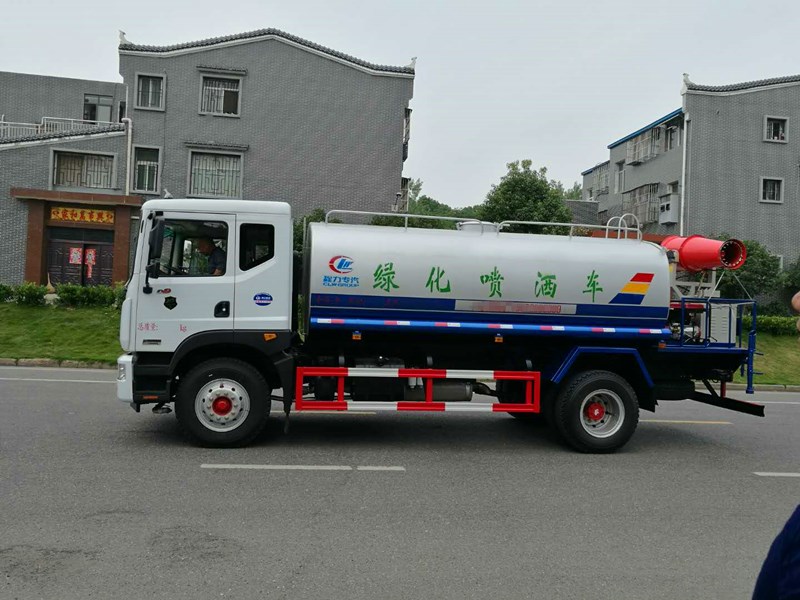 10方东风D9喷雾车