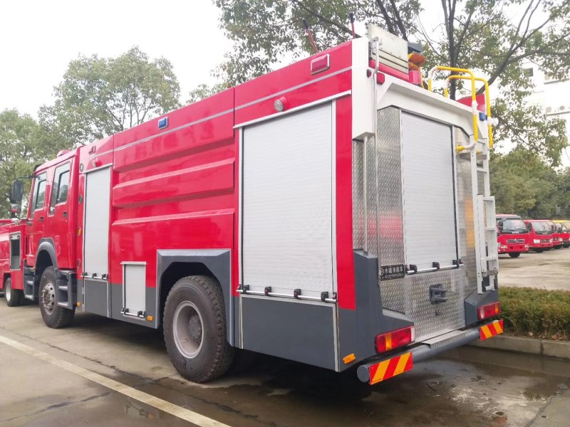重汽T5G-5吨水罐消防车
