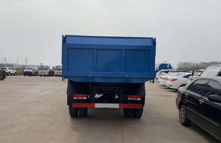 东风D9多利卡12-14立方密封自卸式垃圾车