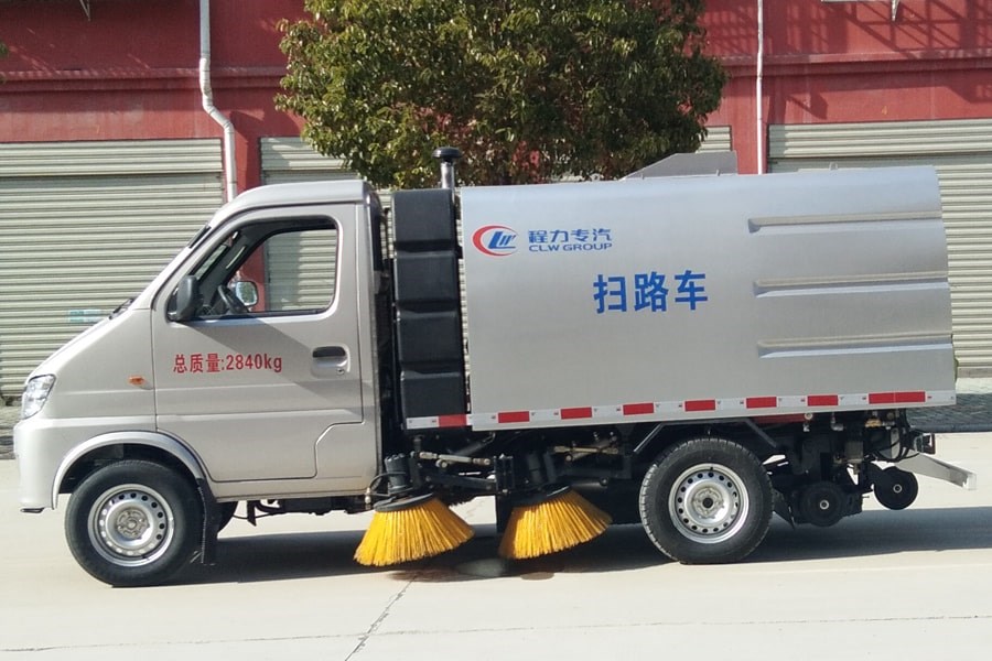 长安2吨小型扫路车